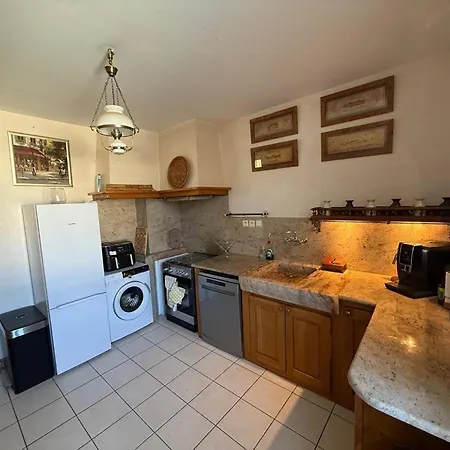 Grand F4 Climatise, Terrasse, Garage Pour 8 Personnes, Centre-ville Amelie-les-bains - Fr-1-703-207 Lejlighed