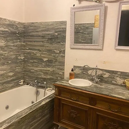 Grand F4 Climatise, Terrasse, Garage Pour 8 Personnes, Centre-ville Amelie-les-bains - Fr-1-703-207 Lejlighed Amélie-les-Bains-Palalda