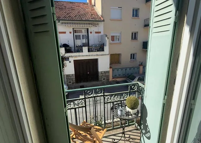 Grand F4 Climatise, Terrasse, Garage Pour 8 Personnes, Centre-ville Amelie-les-bains - Fr-1-703-207
